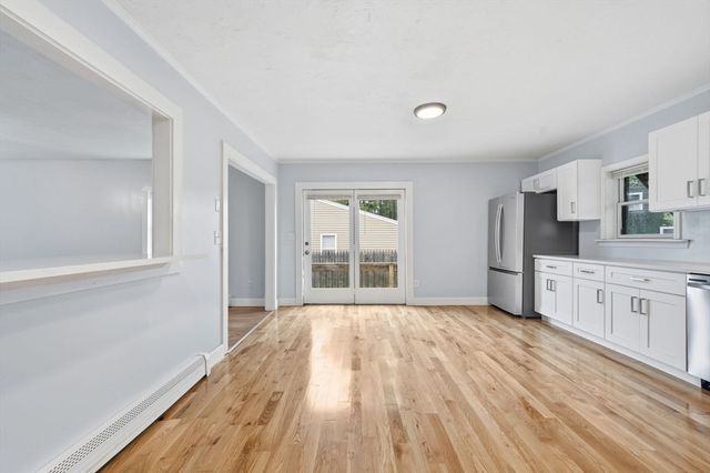 8 Ash St, Plymouth, MA 02360