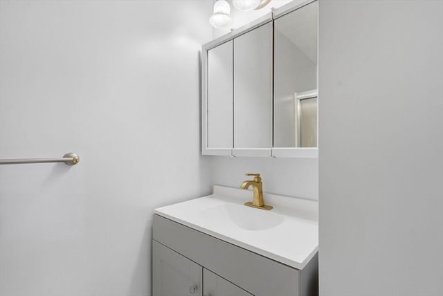 8 Ash St, Plymouth, MA 02360