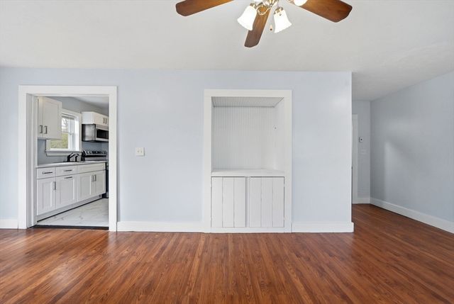 8 Ash St, Plymouth, MA 02360