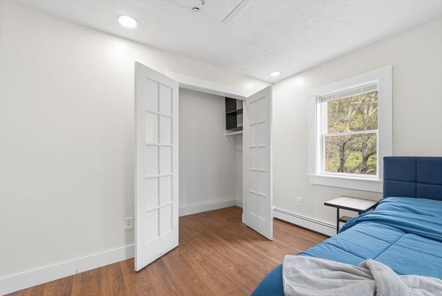 8 Ash St, Plymouth, MA 02360