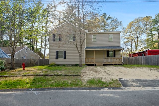 8 Ash St, Plymouth, MA 02360