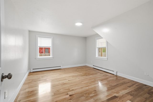 8 Ash St, Plymouth, MA 02360