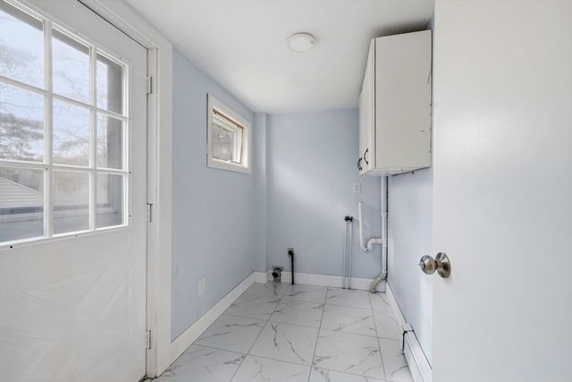 8 Ash St, Plymouth, MA 02360