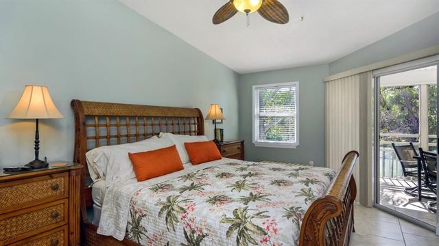 1228 SIESTA BAYSIDE DRIVE 1228-C, Sarasota, FL 34242