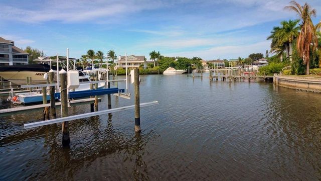 1228 SIESTA BAYSIDE DRIVE 1228-C, Sarasota, FL 34242