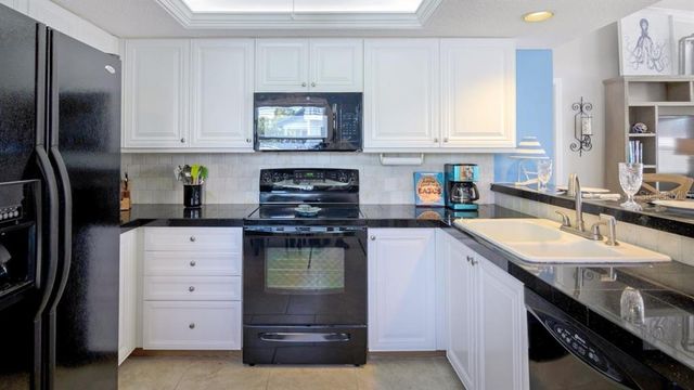 1228 SIESTA BAYSIDE DRIVE 1228-C, Sarasota, FL 34242