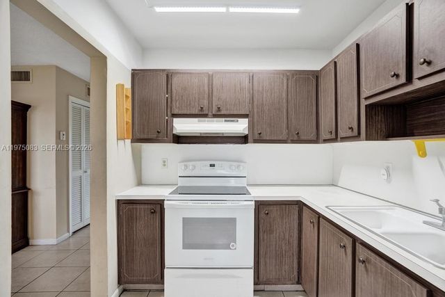 4731 NW 10th Court 314, Plantation, FL 33313