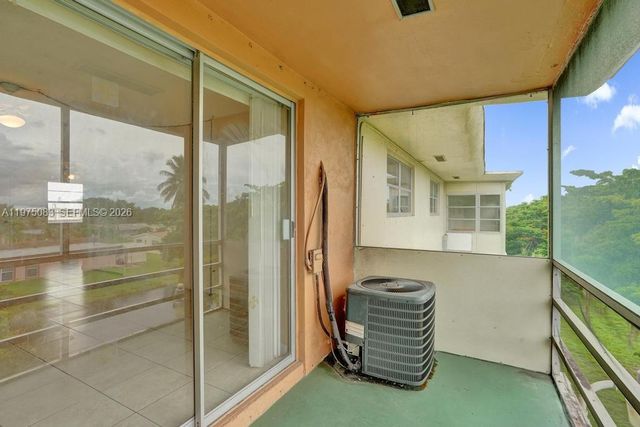 4731 NW 10th Court 314, Plantation, FL 33313