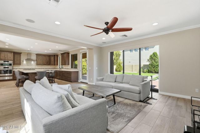 3752 E DONALD Drive, Phoenix, AZ 85050