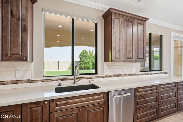 3752 E DONALD Drive, Phoenix, AZ 85050