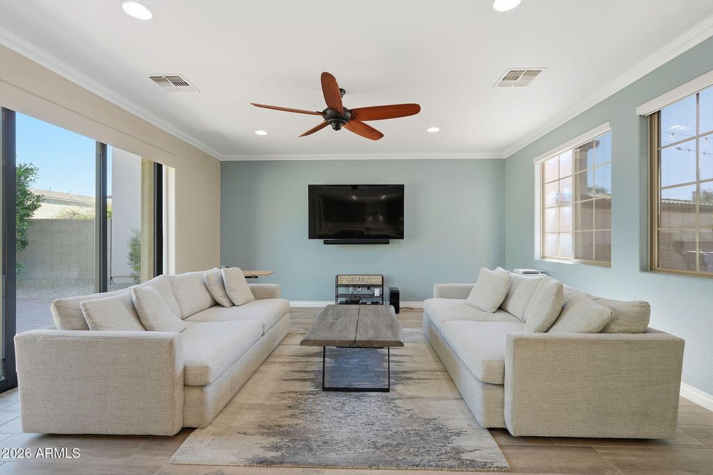 3752 E DONALD Drive, Phoenix, AZ 85050 — photo 2