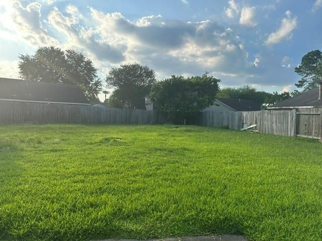 402 Juniper Court, Stafford, TX 77477