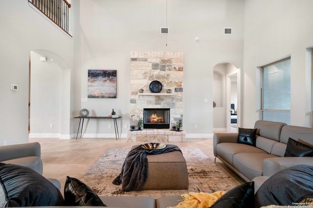 797 LILLY BLF, Castroville, TX 78009