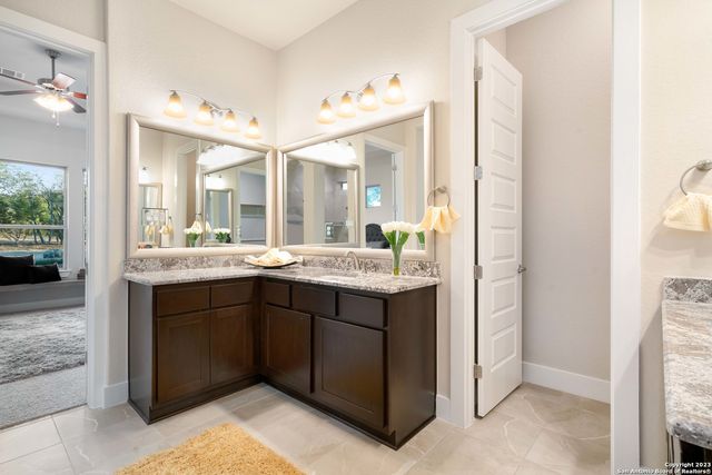 797 LILLY BLF, Castroville, TX 78009