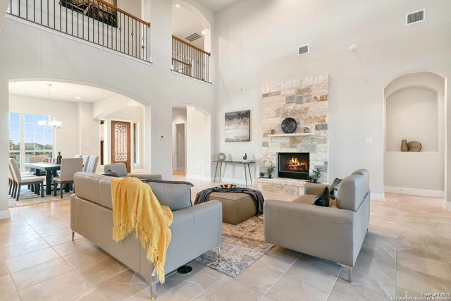 797 LILLY BLF, Castroville, TX 78009