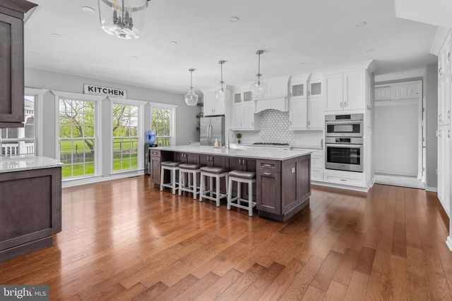 11 NICHOLAS CT, Cream Ridge, NJ 08514