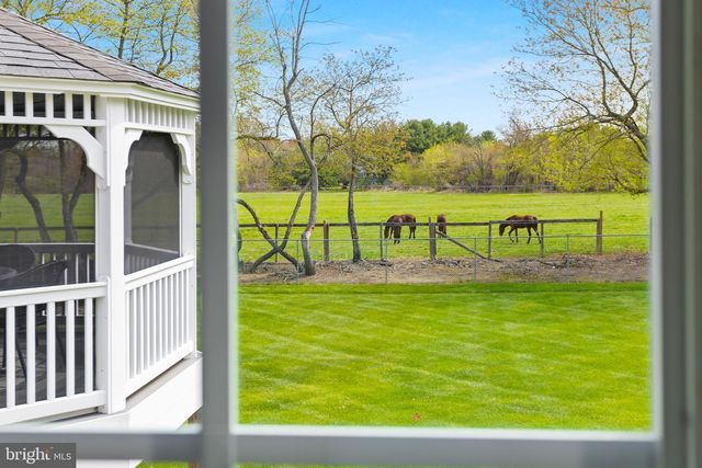 11 NICHOLAS CT, Cream Ridge, NJ 08514