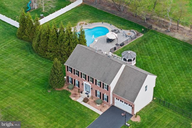 11 NICHOLAS CT, Cream Ridge, NJ 08514