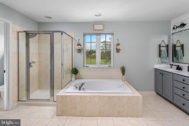 11 NICHOLAS CT, Cream Ridge, NJ 08514