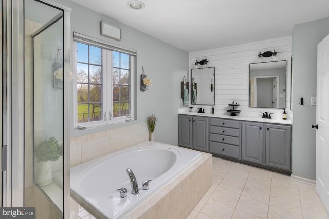 11 NICHOLAS CT, Cream Ridge, NJ 08514