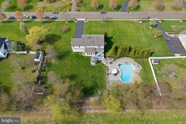 11 NICHOLAS CT, Cream Ridge, NJ 08514