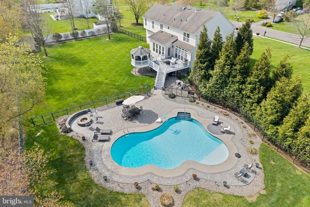 11 NICHOLAS CT, Cream Ridge, NJ 08514