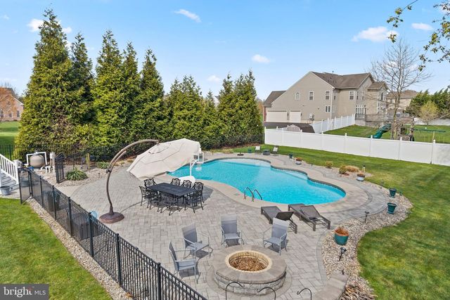 11 NICHOLAS CT, Cream Ridge, NJ 08514