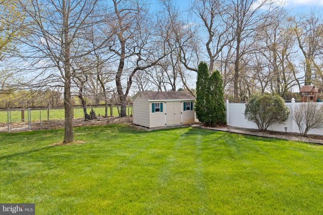 11 NICHOLAS CT, Cream Ridge, NJ 08514
