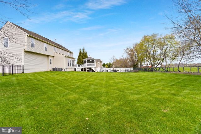11 NICHOLAS CT, Cream Ridge, NJ 08514