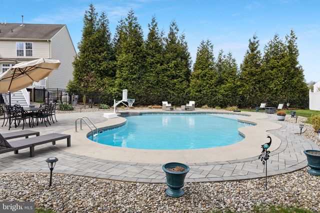 11 NICHOLAS CT, Cream Ridge, NJ 08514