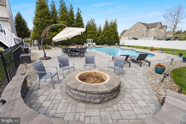 11 NICHOLAS CT, Cream Ridge, NJ 08514