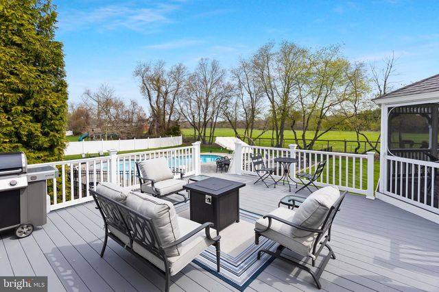 11 NICHOLAS CT, Cream Ridge, NJ 08514
