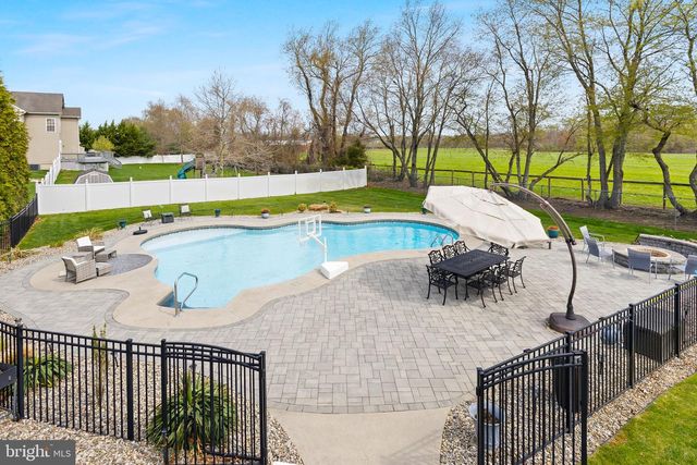 11 NICHOLAS CT, Cream Ridge, NJ 08514
