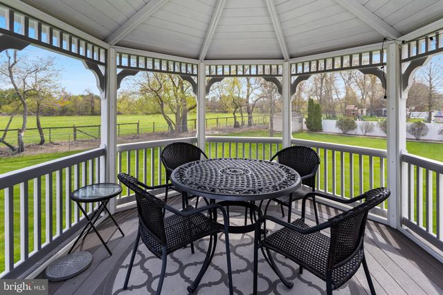 11 NICHOLAS CT, Cream Ridge, NJ 08514