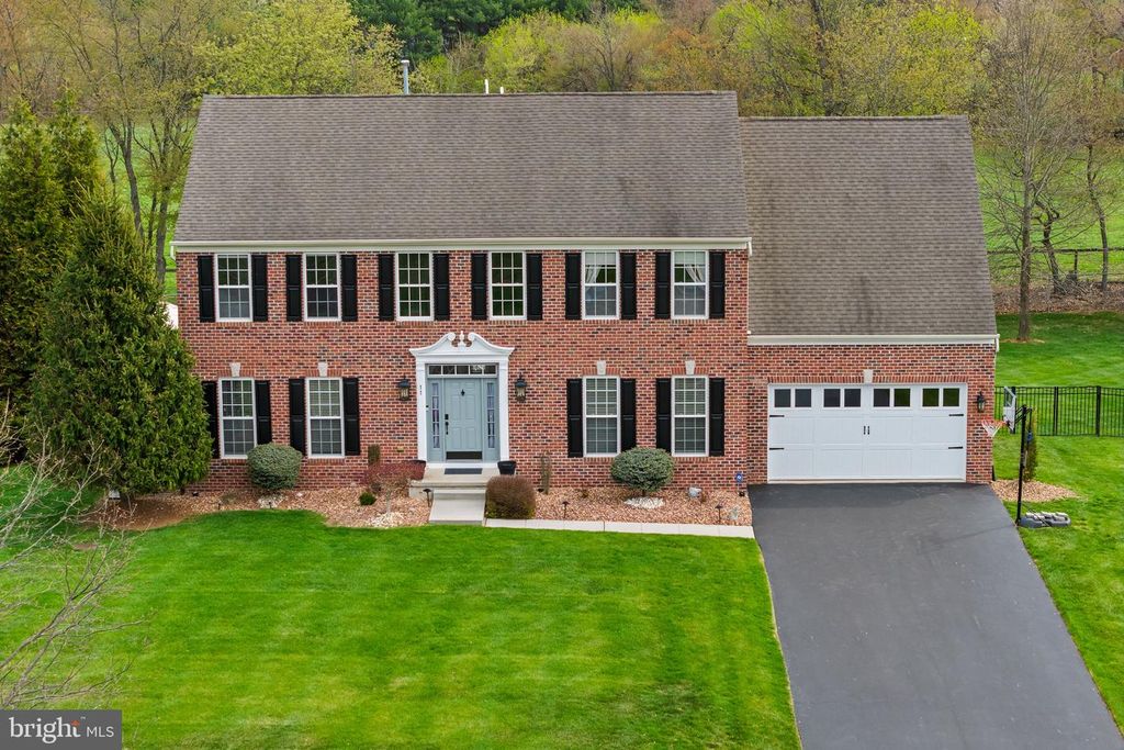 11 NICHOLAS CT, Cream Ridge, NJ 08514