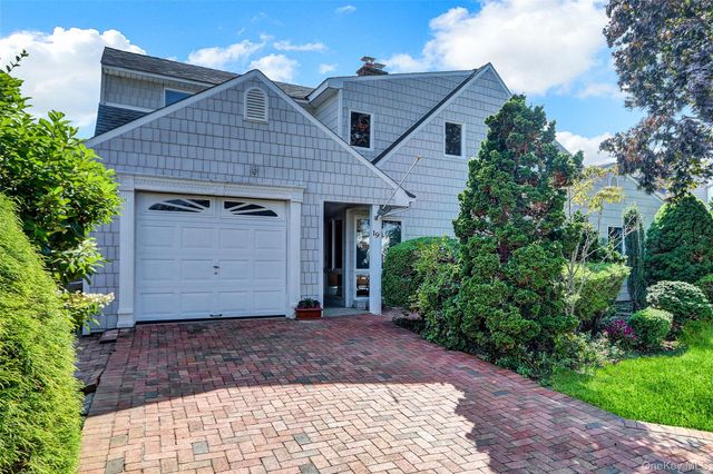 19 Topper Lane, Levittown, NY 11756