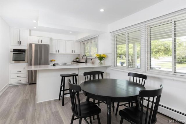 2862 Rossmoor Circle, Bloomfield Hills, MI 48302