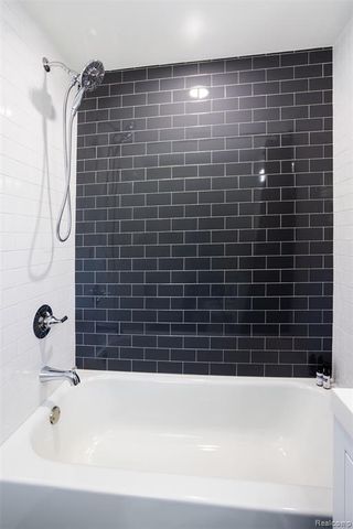2862 Rossmoor Circle, Bloomfield Hills, MI 48302