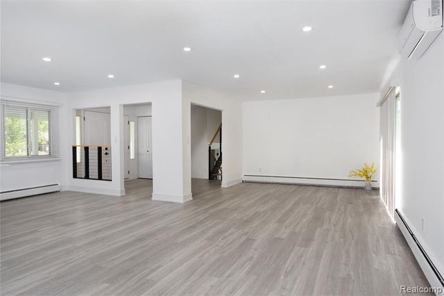 2862 Rossmoor Circle, Bloomfield Hills, MI 48302