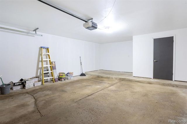 2862 Rossmoor Circle, Bloomfield Hills, MI 48302