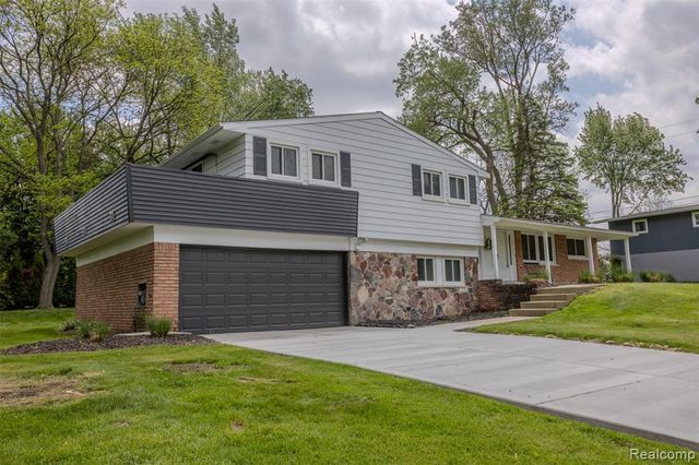 2862 Rossmoor Circle, Bloomfield Hills, MI 48302