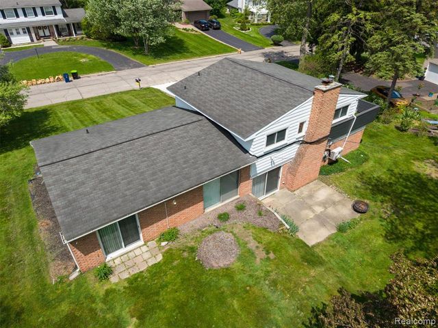 2862 Rossmoor Circle, Bloomfield Hills, MI 48302