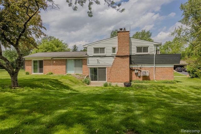 2862 Rossmoor Circle, Bloomfield Hills, MI 48302