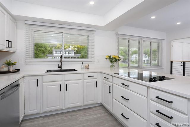 2862 Rossmoor Circle, Bloomfield Hills, MI 48302