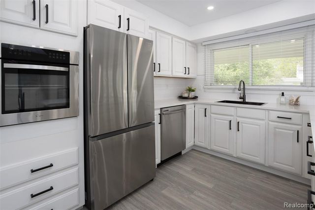 2862 Rossmoor Circle, Bloomfield Hills, MI 48302