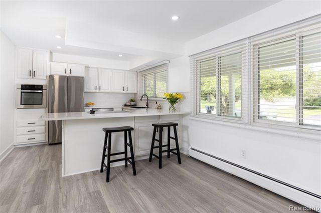 2862 Rossmoor Circle, Bloomfield Hills, MI 48302