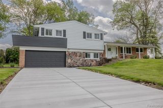 2862 Rossmoor Circle, Bloomfield Hills, MI 48302
