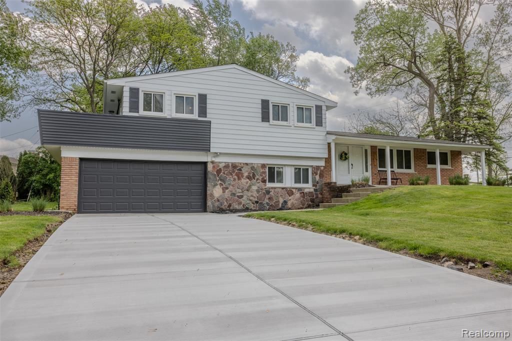 2862 Rossmoor Circle, Bloomfield Hills, MI 48302