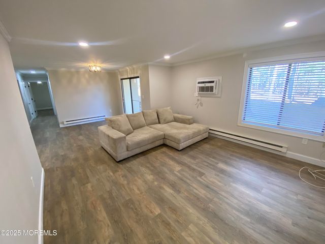 160 Cross Slope Court B, Manalapan, NJ 07726