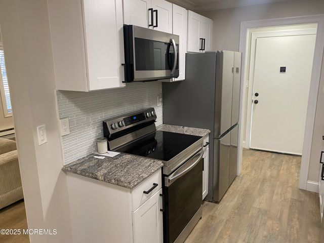 160 Cross Slope Court B, Manalapan, NJ 07726